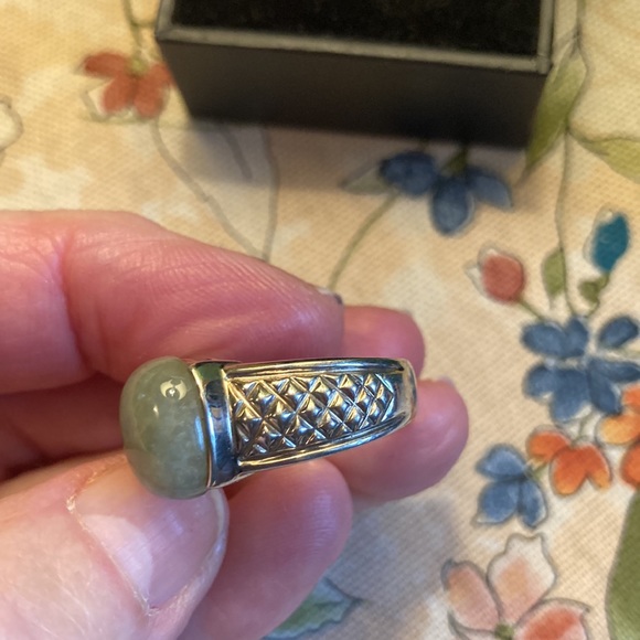 Jade sterling silver ring, beautiful! Size 6. Perfect for the Spring! 🍄🐸🍀🪲🌸 - Picture 5 of 6